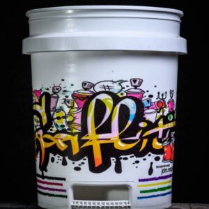 grafitti printed bucket white