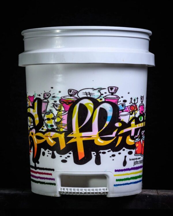 grafitti printed bucket white